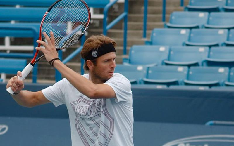 Mardy Fish warming up